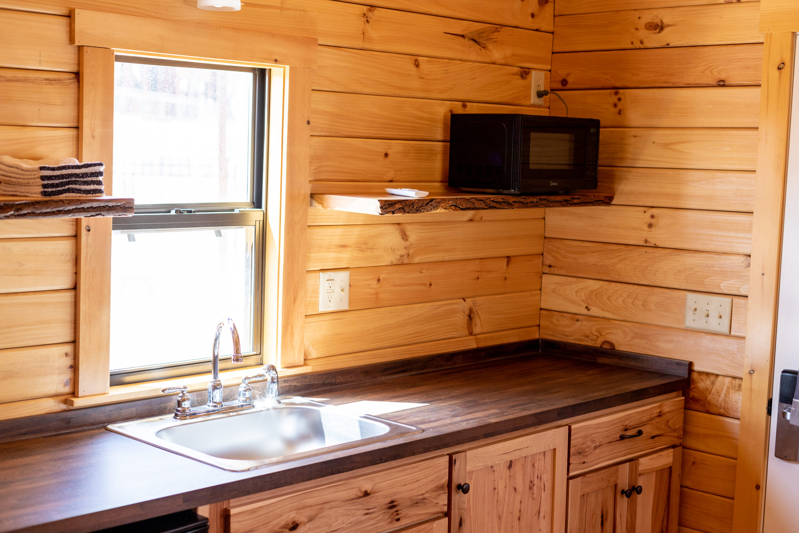cabin kitchen amenities